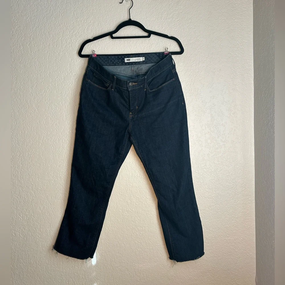 Levi's  Perfect Waist Straight Leg 🦵🏾 Blue Jeans 👖 - Picture 2 of 6